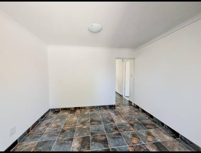 1 BEDROOM FLAT TO LET IN PINELANDS